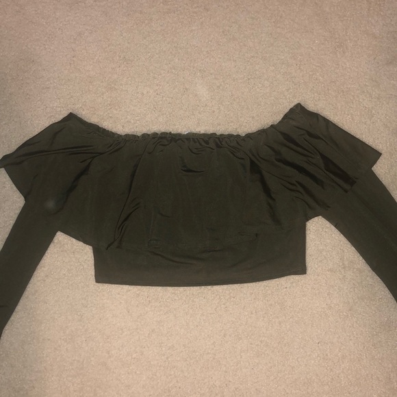 Medium off the shoulder crop top - Picture 1 of 3